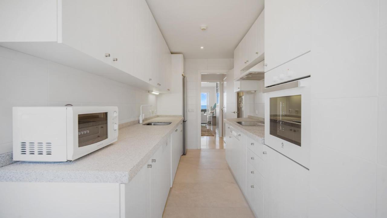 Beach-Line Apartment With 3 Bedrooms In Estepona Exterior foto
