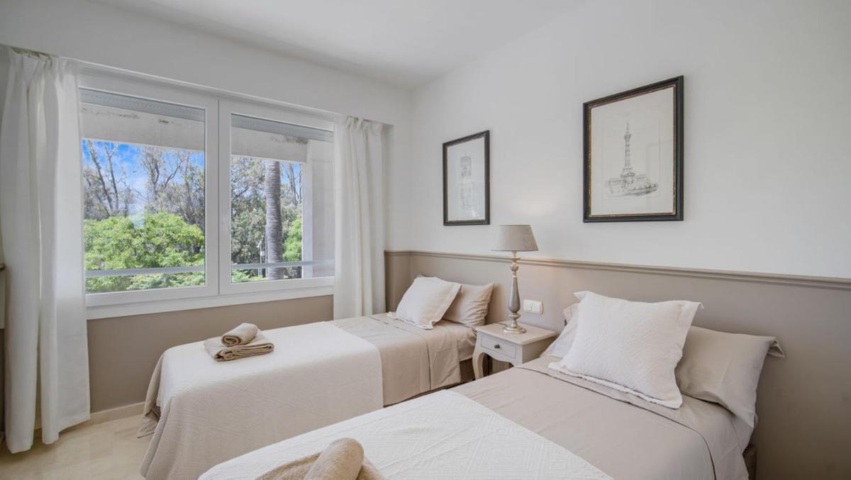 Beach-Line Apartment With 3 Bedrooms In Estepona Exterior foto